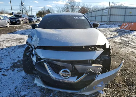 2017 Nissan Maxima 3.5S z USA, uszkodzony, nr VIN 1N4AA6AP4HC423745